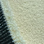 Búnker sintético y zonas de agua